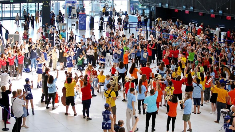350 sudionika: Nesvakidašnji prizor iznenadio putnike na zagrebačkom aerodromu